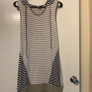 Long sleeveless shirt